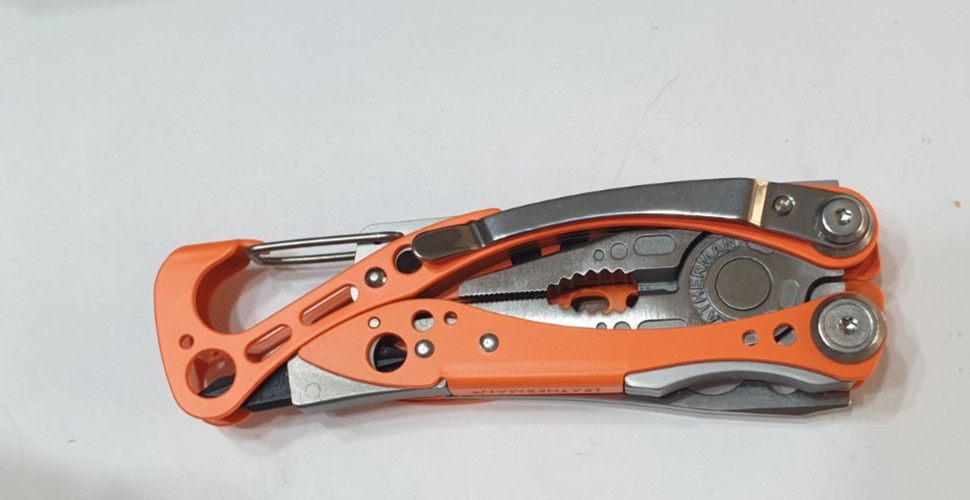 🔥🔥 Leatherman Mini Rare Retired Multi Tool Keychain Size Fold to Full Size