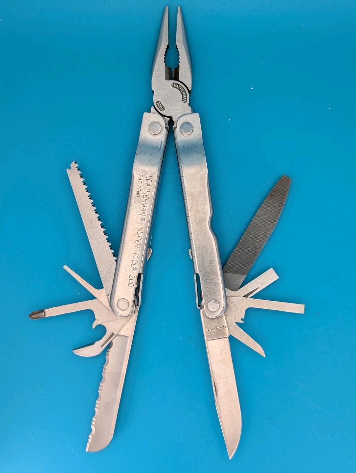 Vintage LEATHERMAN Super TOOL 200 Multi Tool! 02/04 Date Stamp! With Sheath!