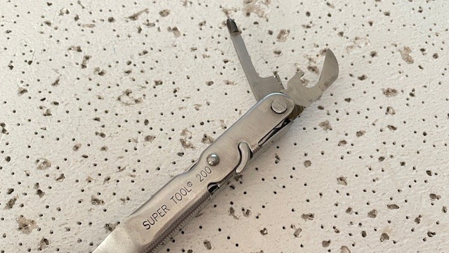 Leatherman SUPER TOOL 200 Stainless Steel Silver Multi Tool Pliers,Knife, Opener