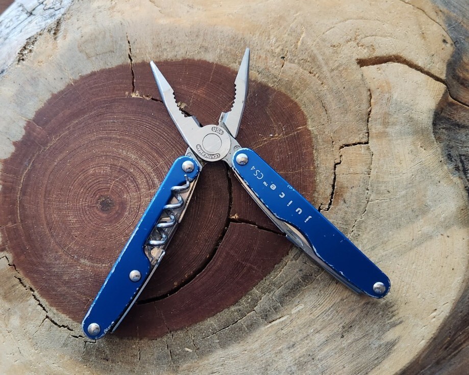 Leatherman Juice CS4 Blue – Pliers Blade Corkscrew – Great (READ) – T16