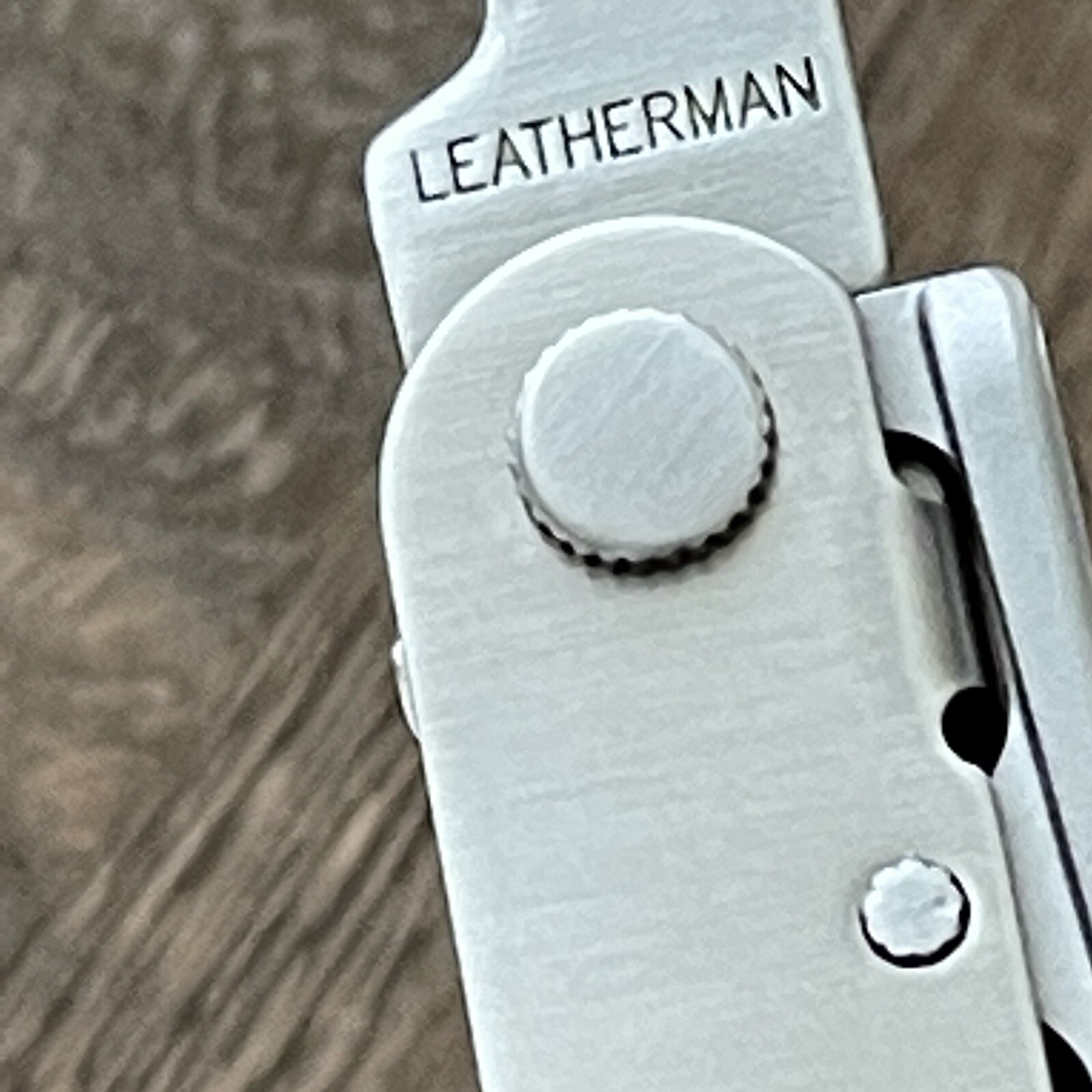 Leatherman Crunch multitool w/snap ballistic nylon sheath. Made in USA