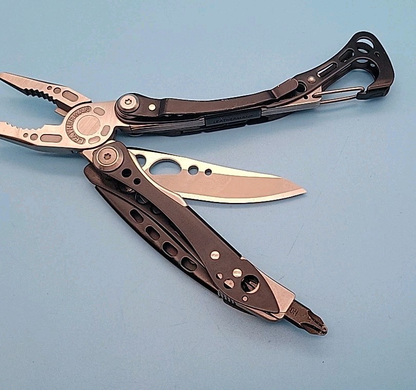 Leatherman Skeletool CX Multi-Tool – Plain Edge 154CM Blade – Driver Bits