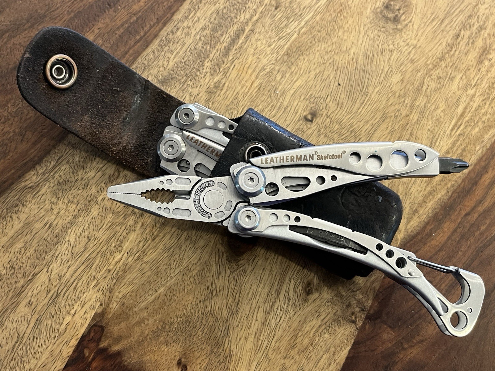 Leatherman Skeletool MultiTools SUPER NICE!! w/Leather Sheath (Lot Of 2)