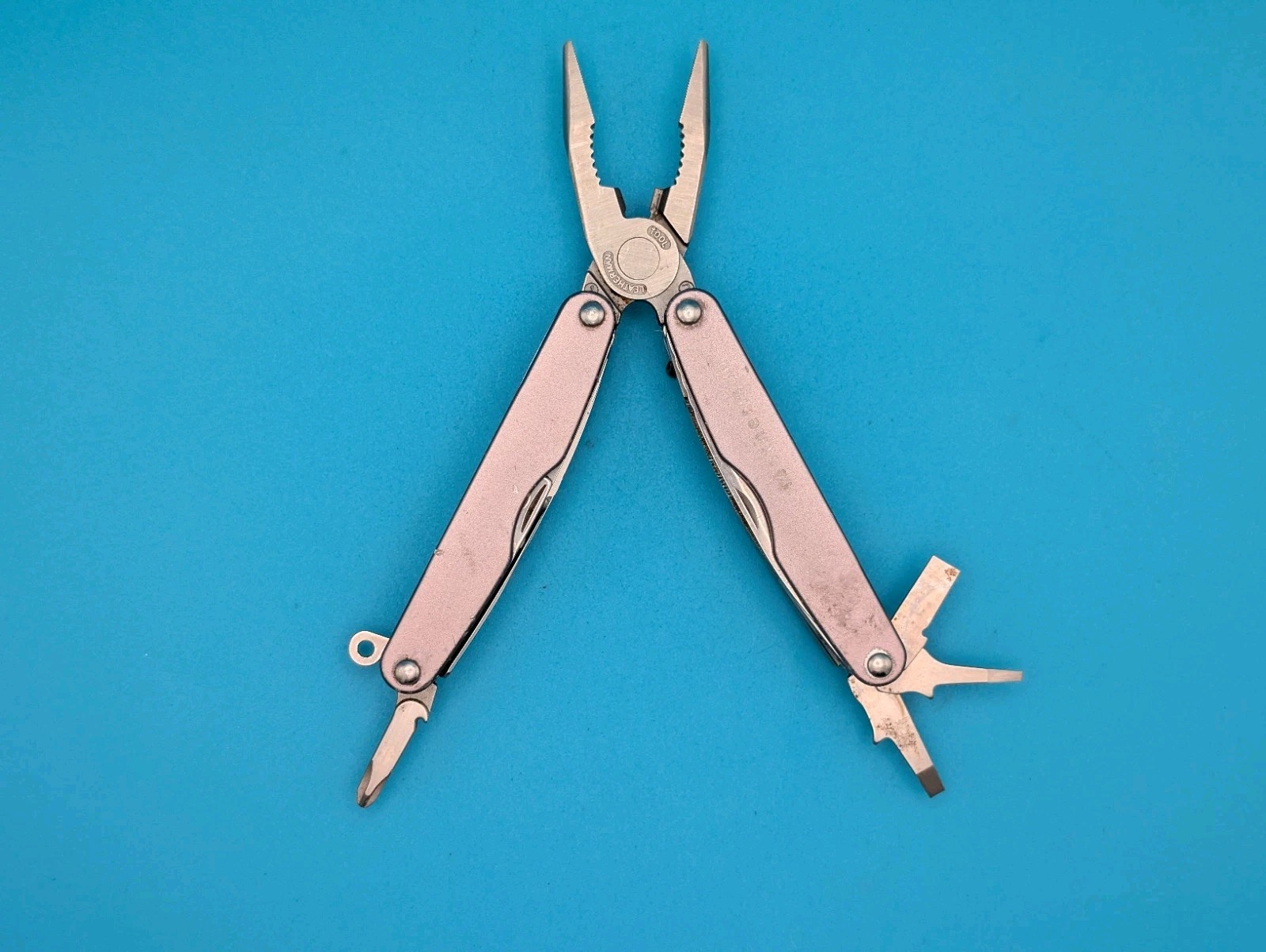 Retired Leatherman Juice PRO Gray Multi-tool! RARE!