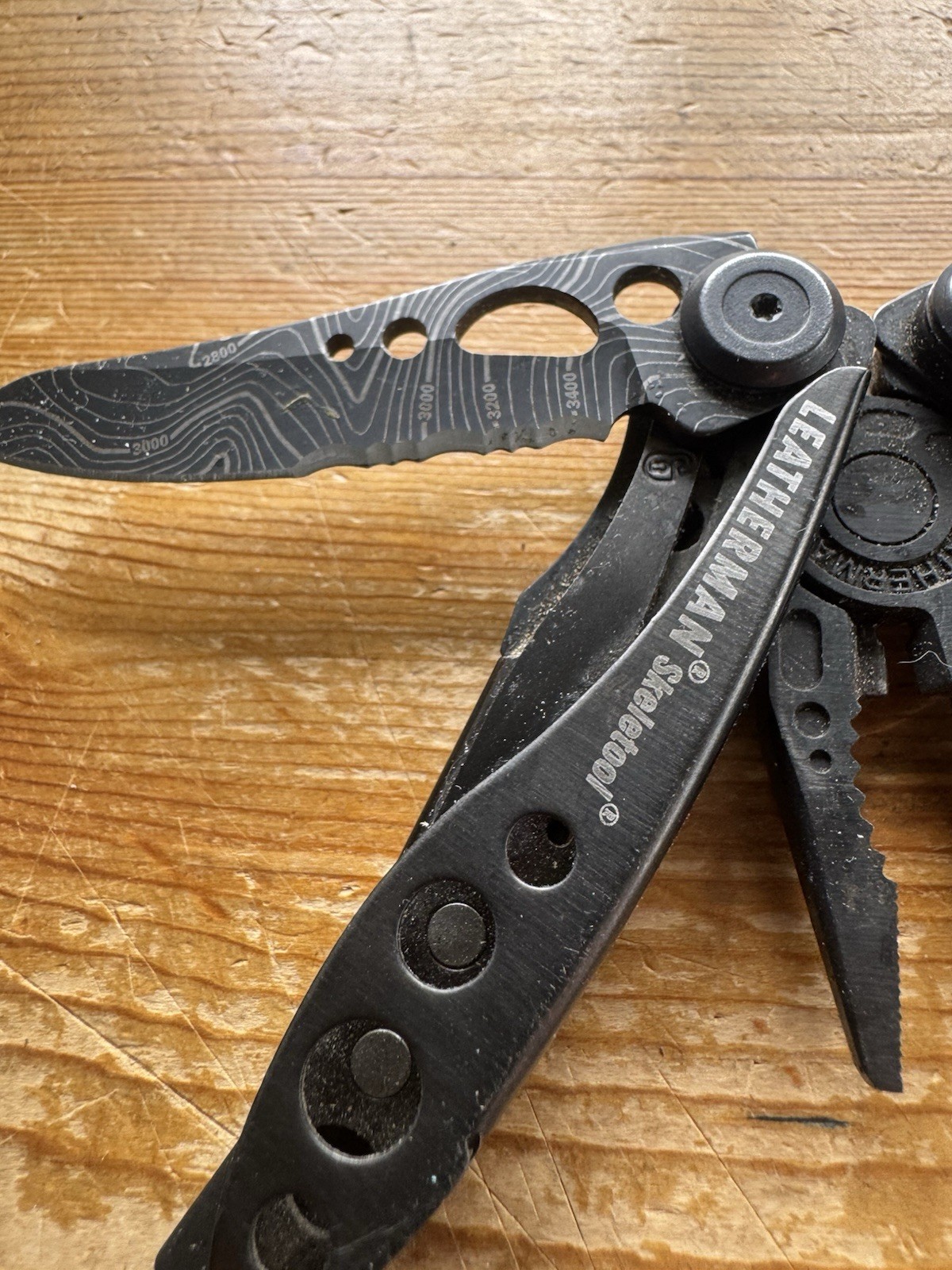 TOPO Leatherman SKELETOOL Multi Tool SERATED Knife-Pliers etc Collector Model