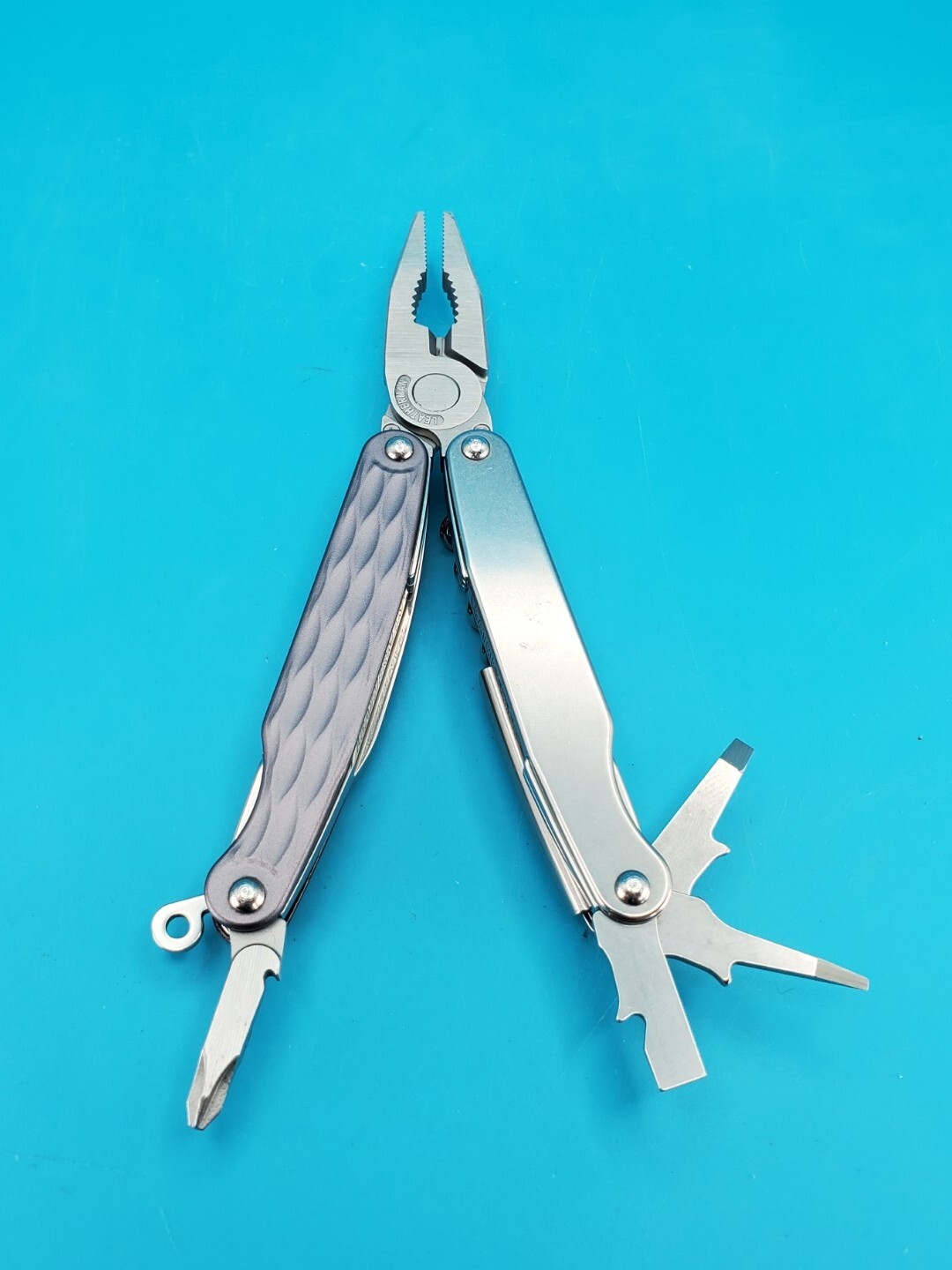 Leatherman Juice C2 Granite Gray Multi Tool! RETIRED! With Leather Sheath! MINT!