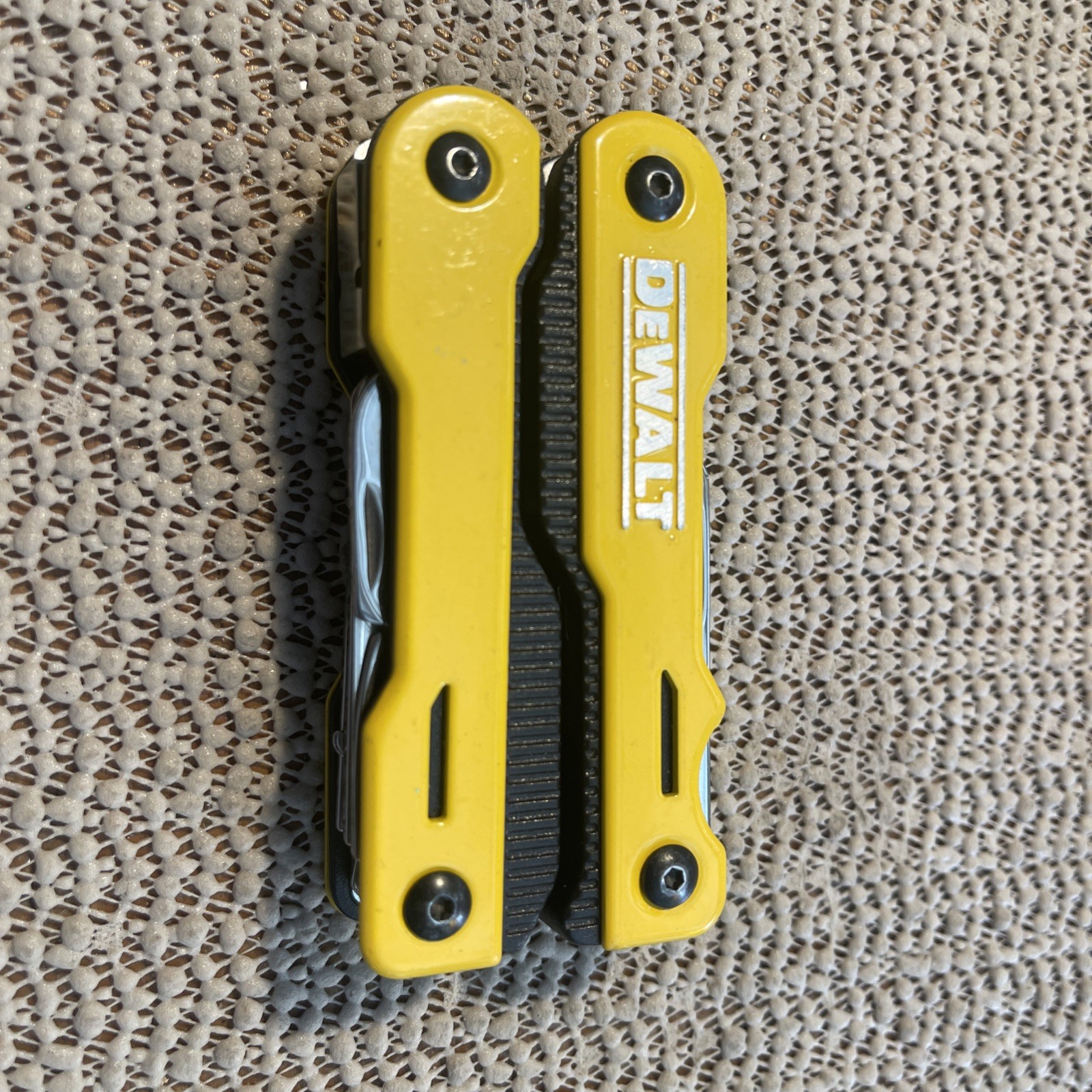 DeWalt 16-in-1 Multi-Tool W/Pliers/Knife/Screwdrivers/Openers/Liner Lock Blade
