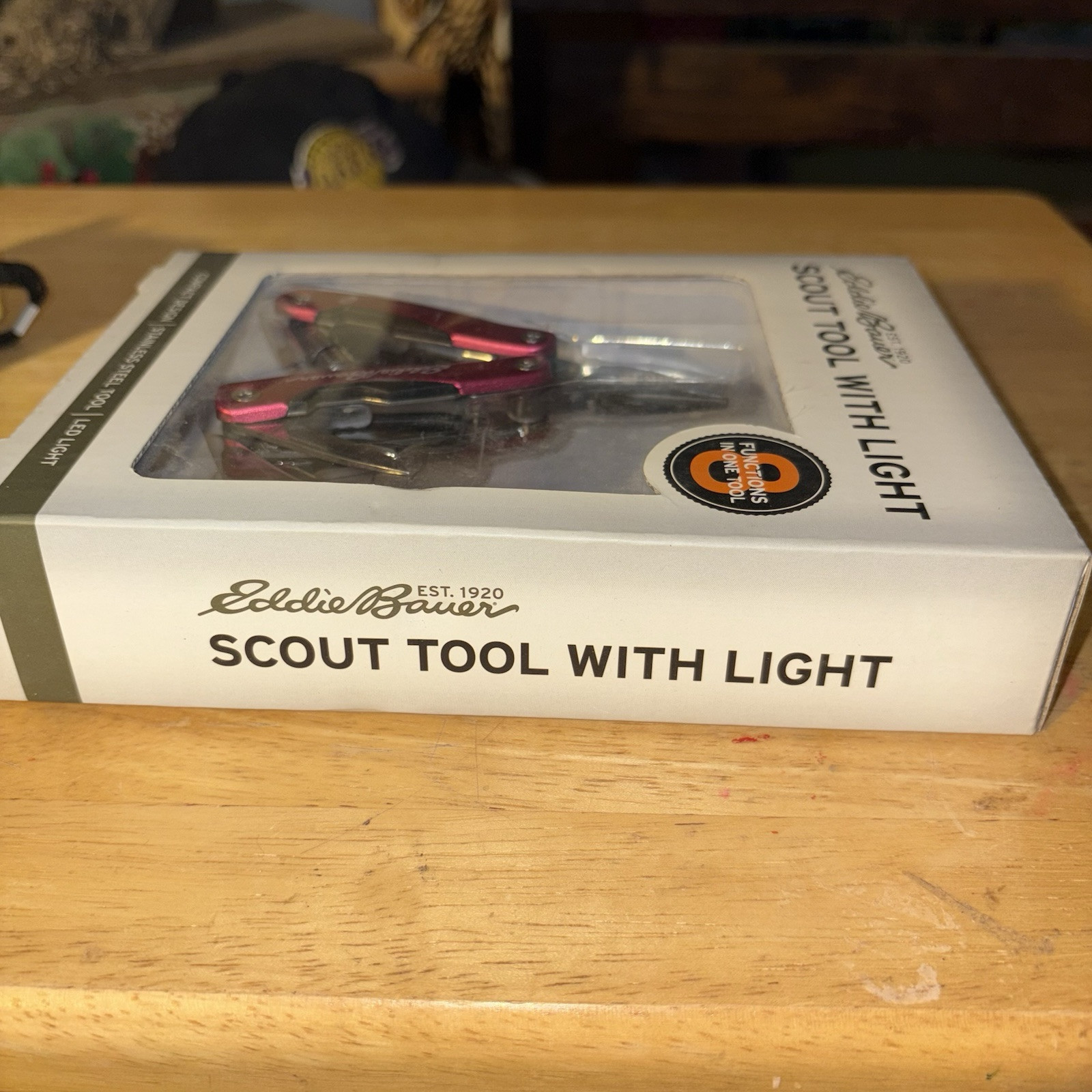 EDDIE BAUER SCOUT TOOL WITH LIGHT 8 FUNCTION