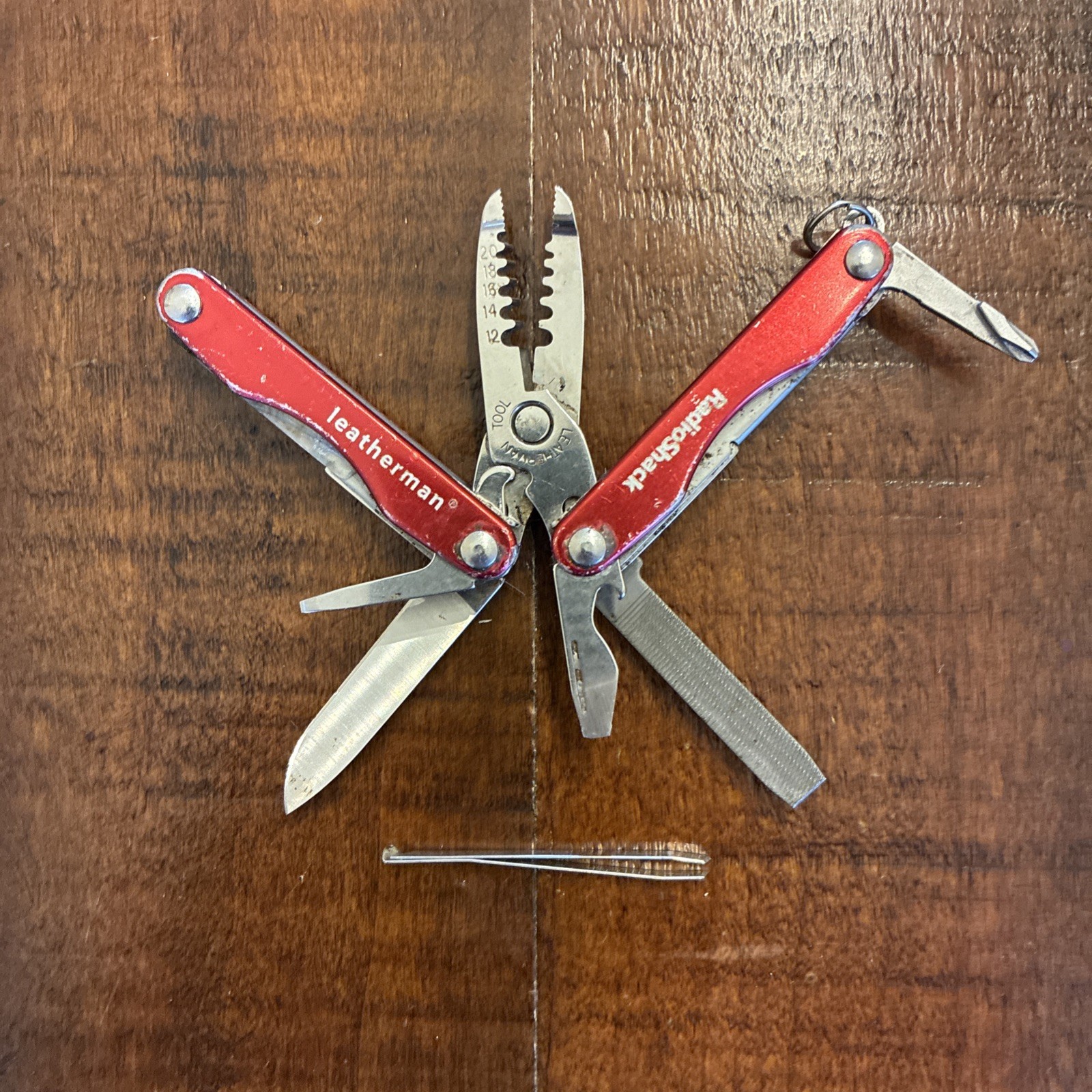 Leatherman Squirt “Radio Shack” E4 Multi-Tool w/Wire Strippers – Very Good