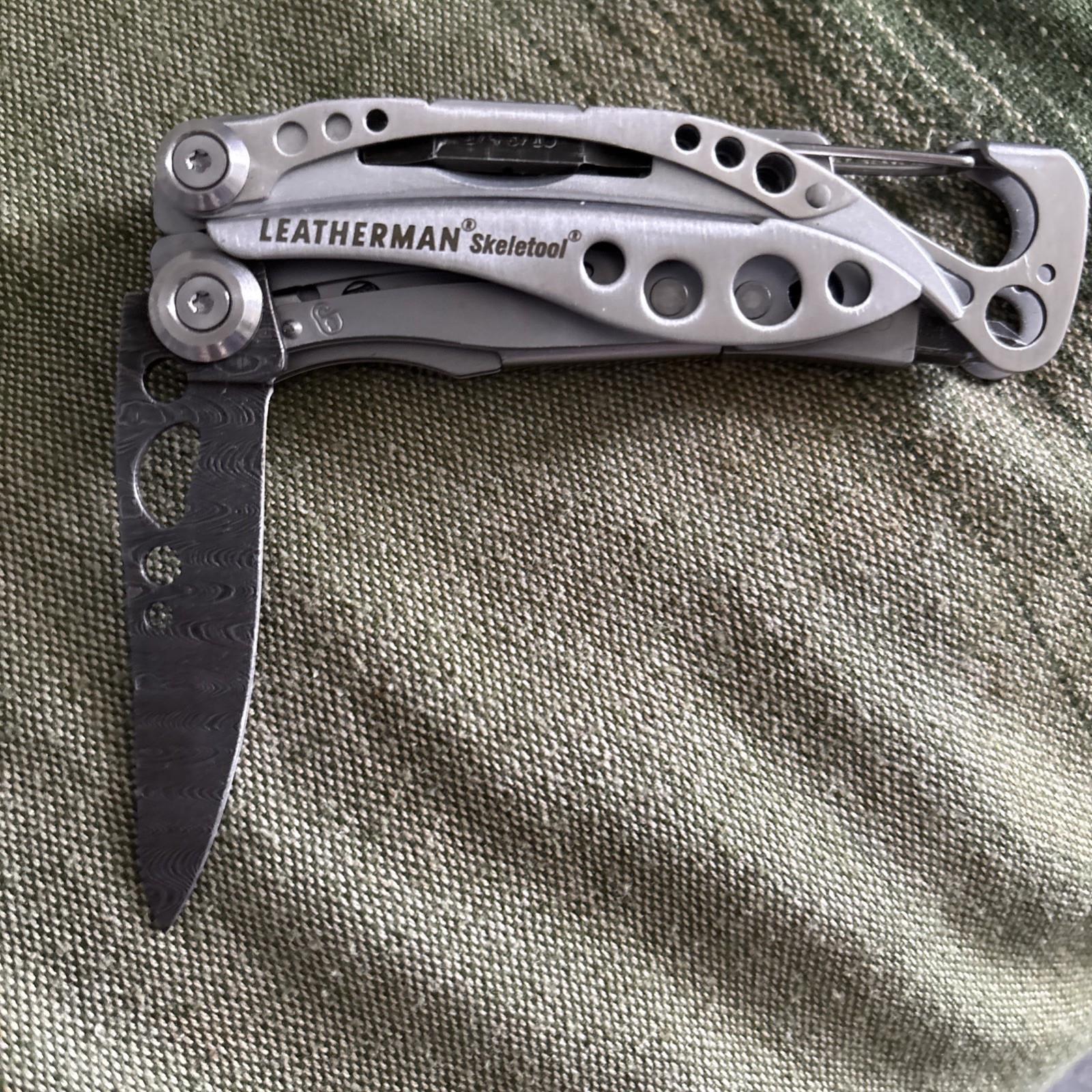 Leatherman Skeletool Multi-Tool – Damascus style Blade