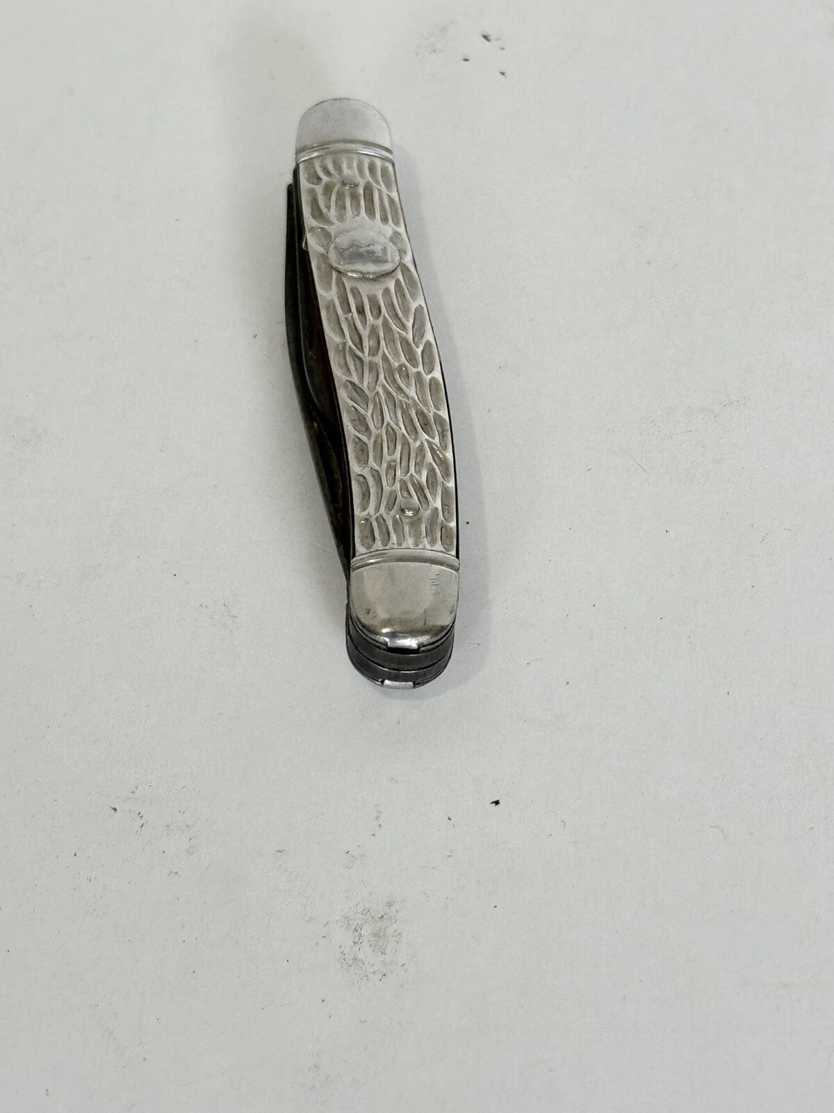 Vintage Imperial 2 Blade Pocket Knife Shield Logo Hunting Fishing Camping