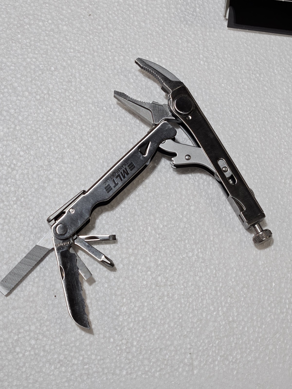 Leatherman Crunch multitool, LEATHER sheath. Made in USA. NEW UNUSED