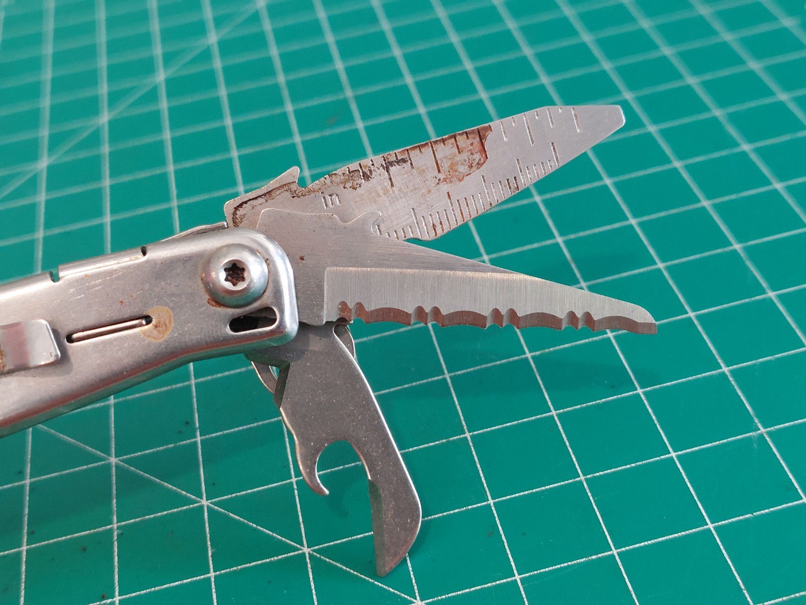 Leatherman Sidekick Multi-Tool Some Rust Somewhat Hard to Open Side Tools