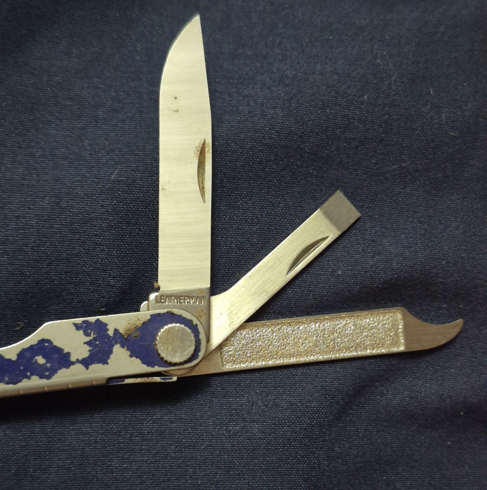 Leatherman Micra 10-Tool Multi-Tool 2″ Straight Blade Blue/Silver Lanyard 2.5″