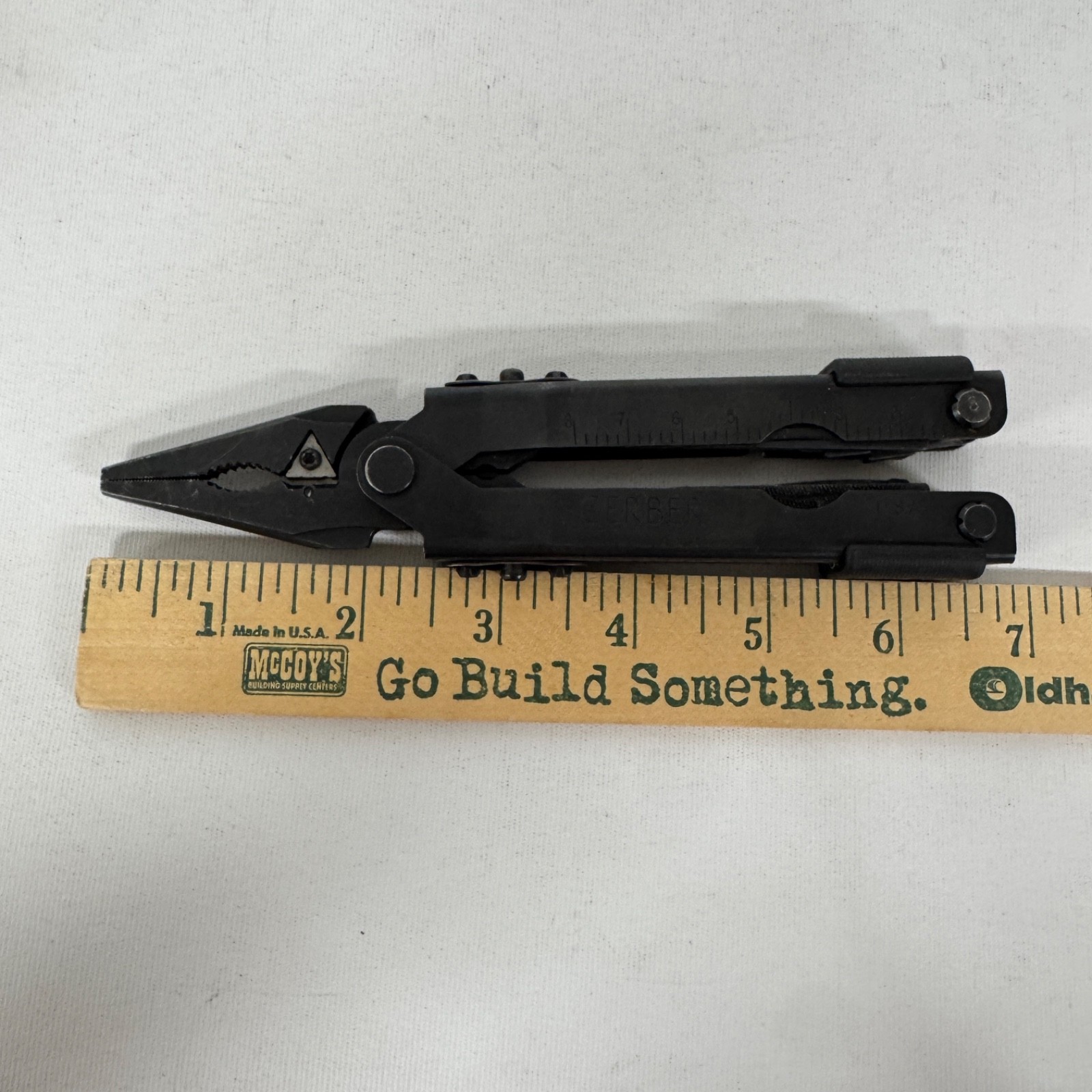 Gerber MP600 Multi-Tool Multi-Plier Carbide Cutters Needle Nose Black w/ Sheath
