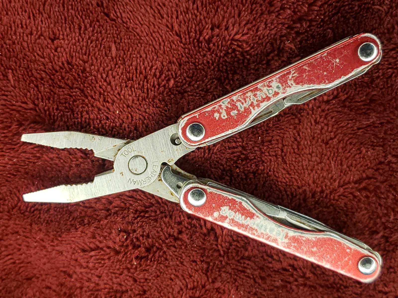 🔪 Leatherman Squirt P4 Multi-Tool Red