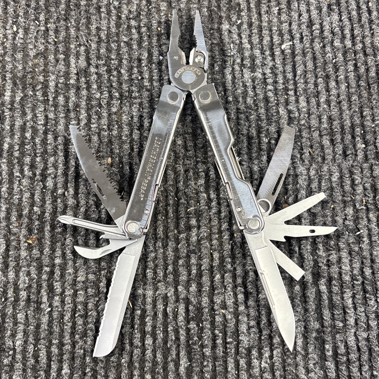 Leatherman REBAR Multi-Tool (083)