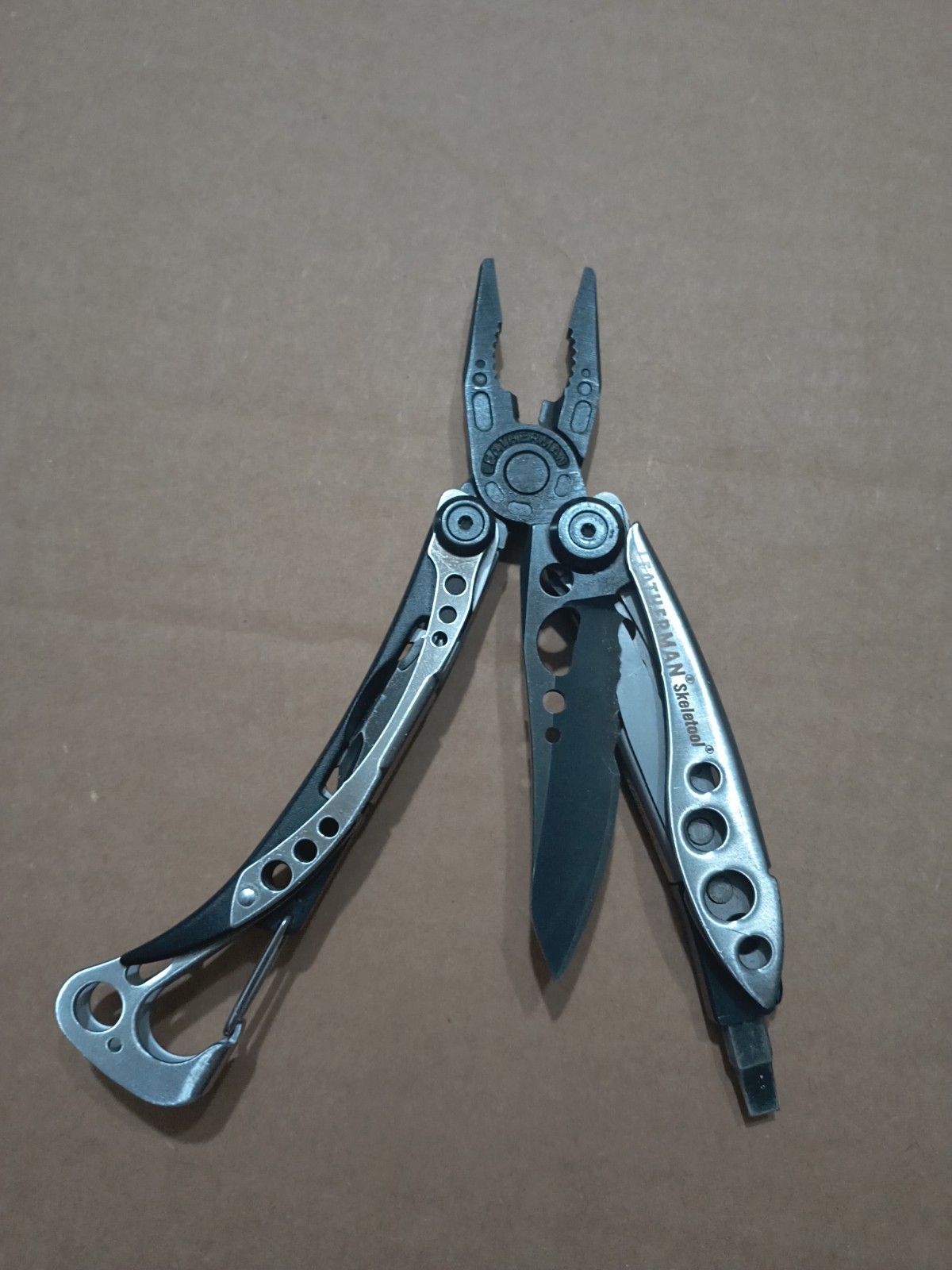 Leatherman SKELETOOL “Tuxedo” Black & Silver Discontinued