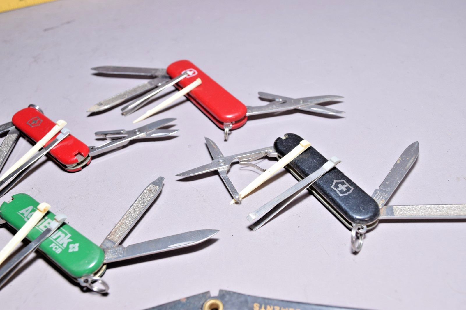 Victorinox Swiss Army Knife Lot 4pc Keychain Classic Small, red green black 5324