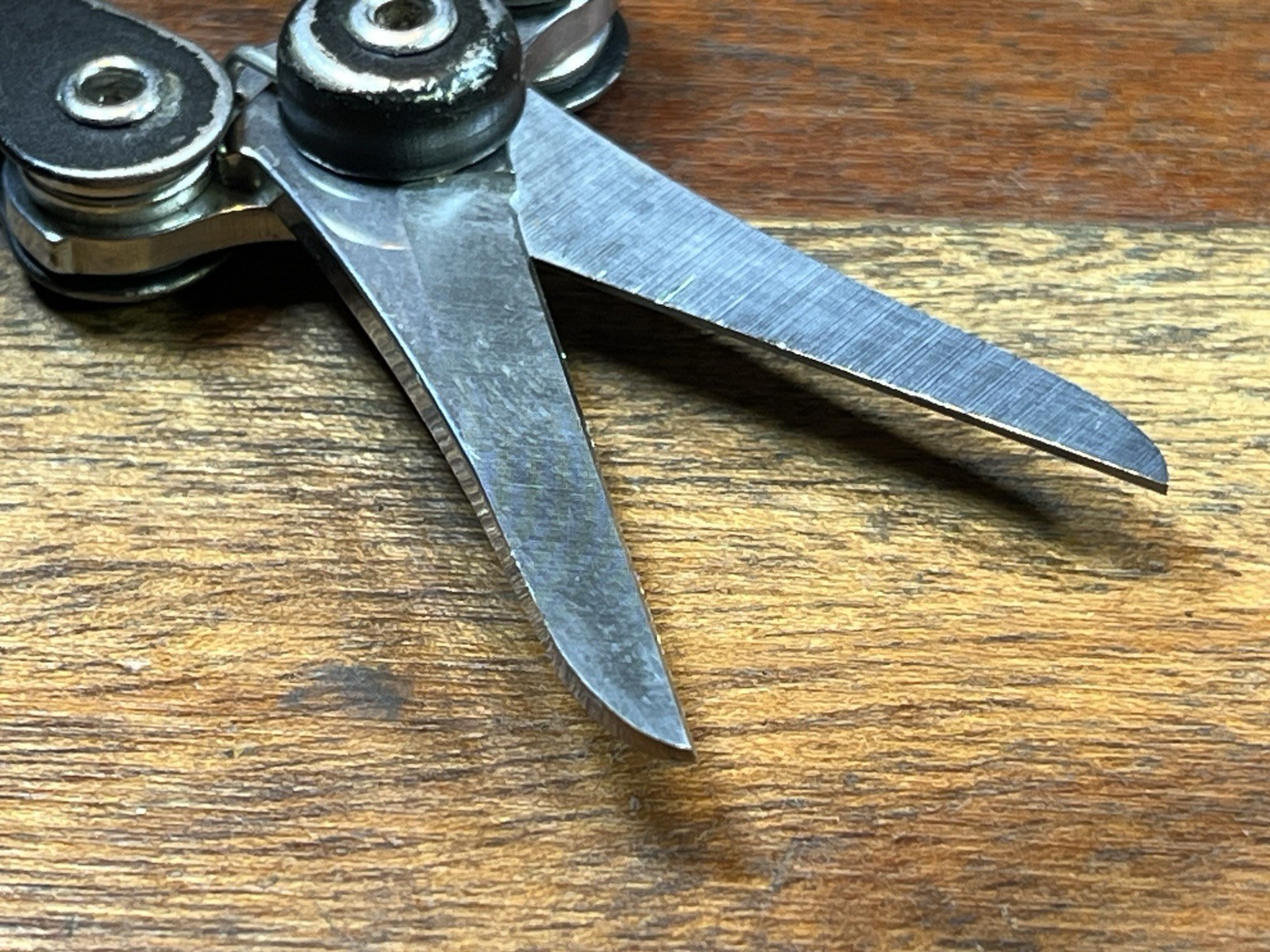 Schrade Black USA ST2 Multi-tool Tough Chip Compact / Mini Tool