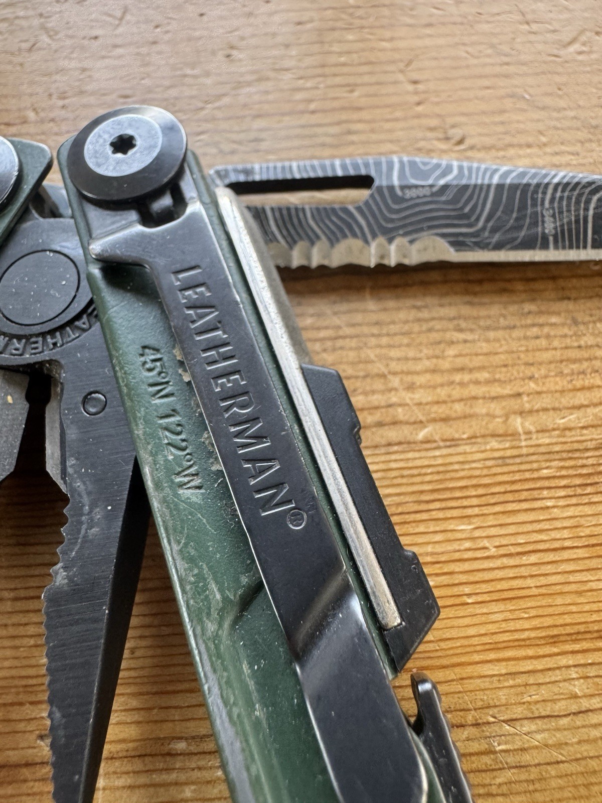 Leatherman Signal Multi-Tool Topo Green