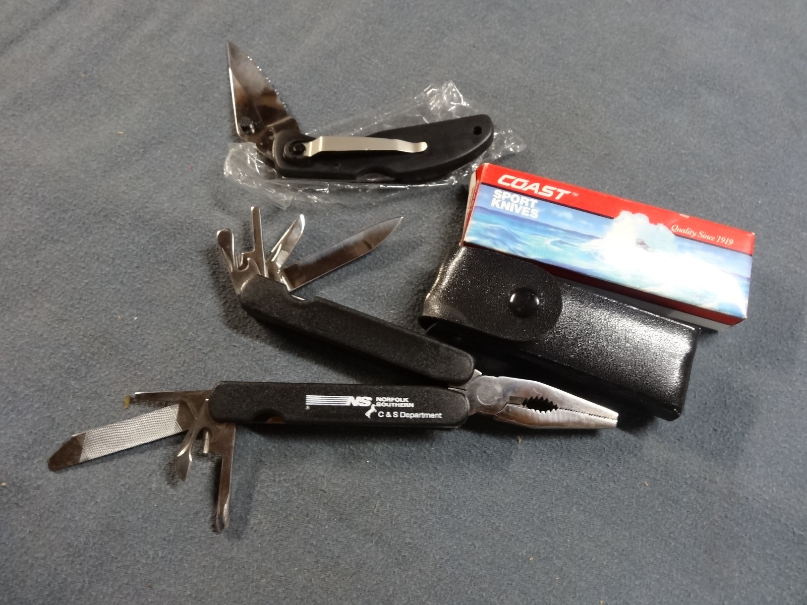 New Norfolk Southern Multi Tool Knife with Sheath + Coast Sport Pocket Knife