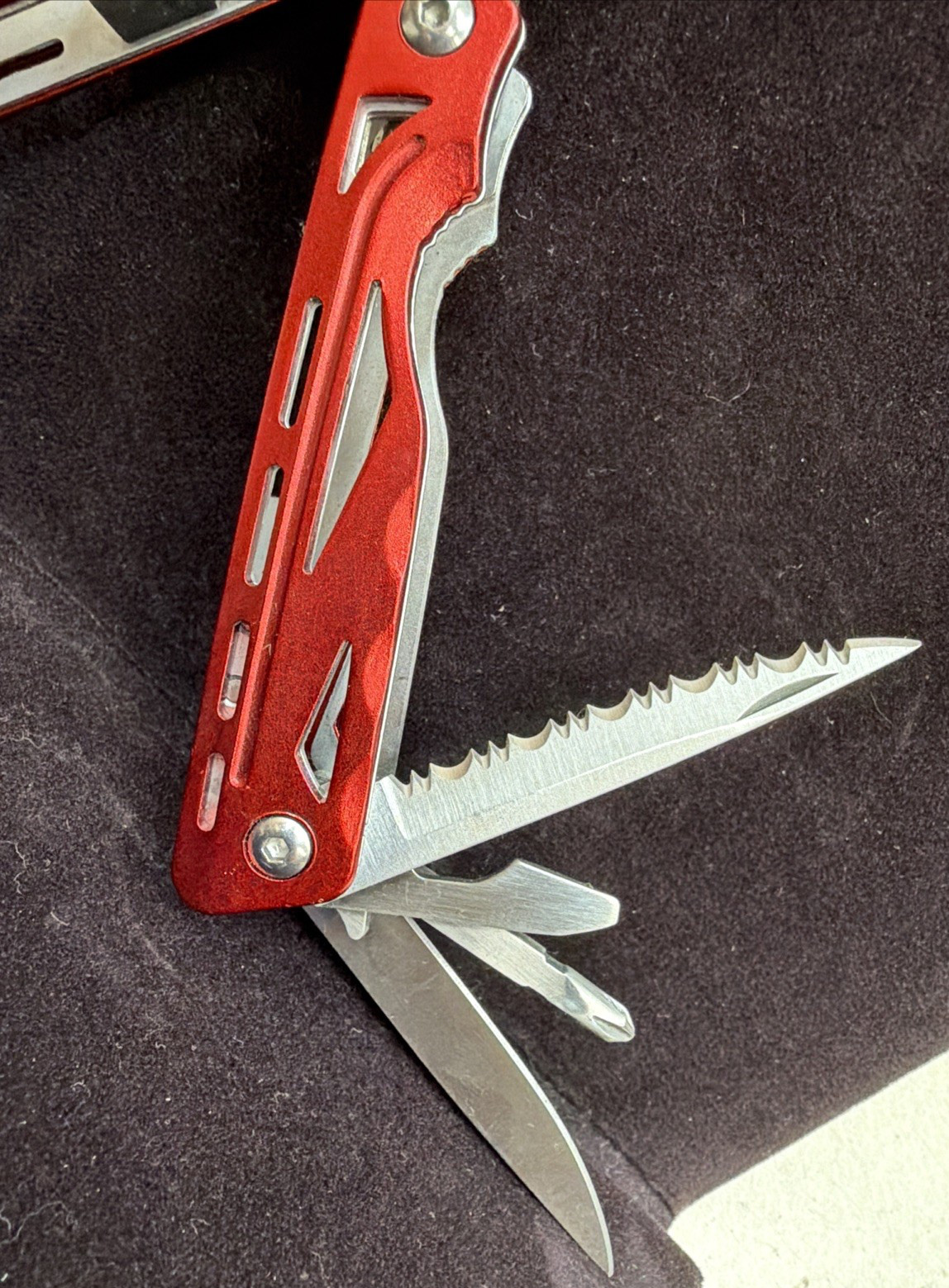 Snap On Red 9-in-1 Stainless Steel Easy Grip Multi-Tool With Sheath