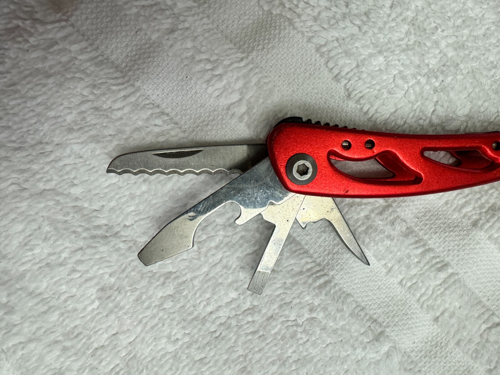 Stanley 2CR 10-in-1 Stainless Steel Multi-Tool Red or Silver Pliers Knife