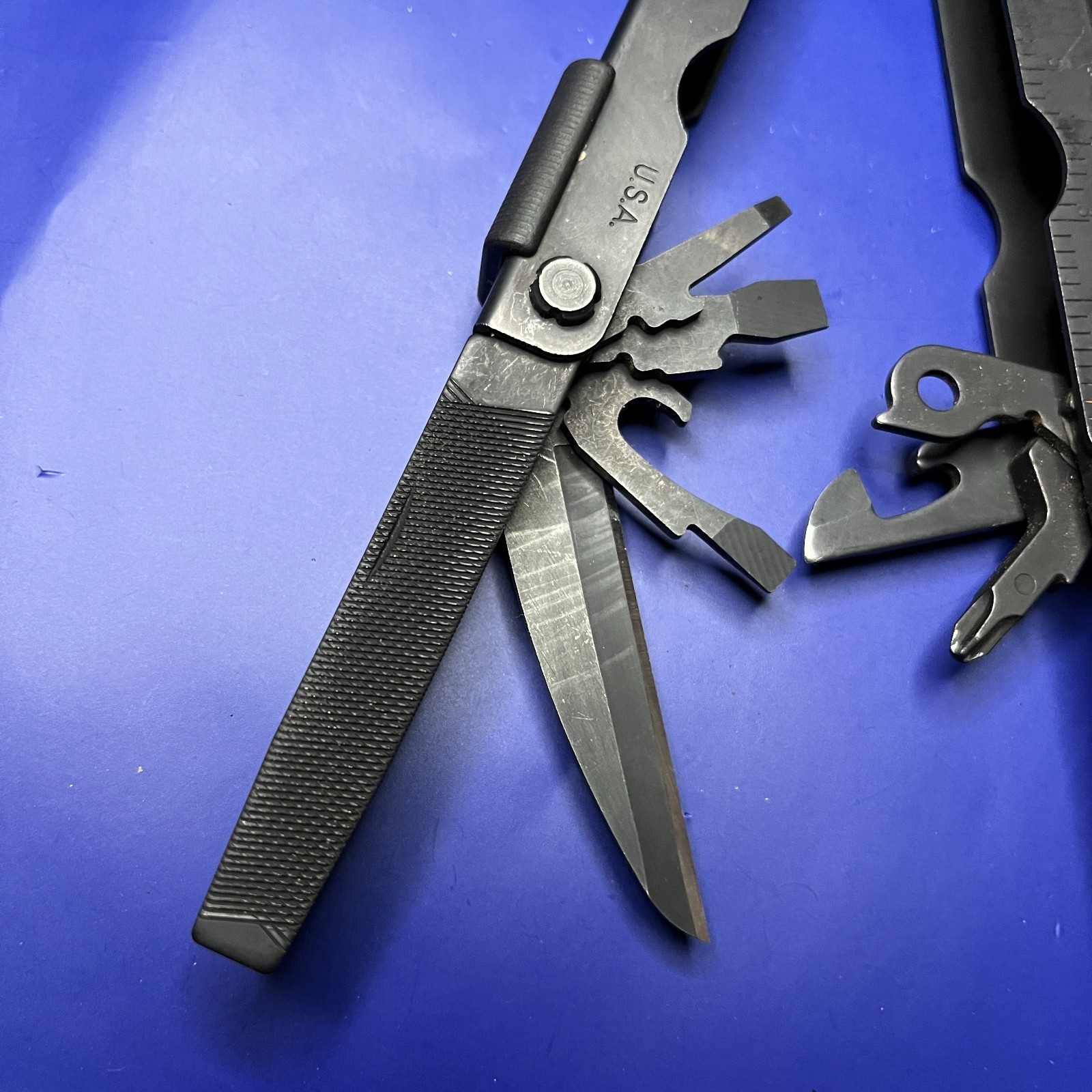 Gerber MP600 Black Oxide Multi-Tool Needle Nose Pliers Carbide Cutters