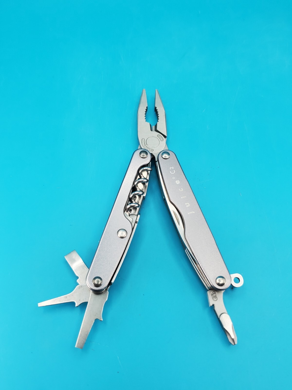 Leatherman Juice C2 Silver Multi Tool! RETIRED! NEW IN BOX!