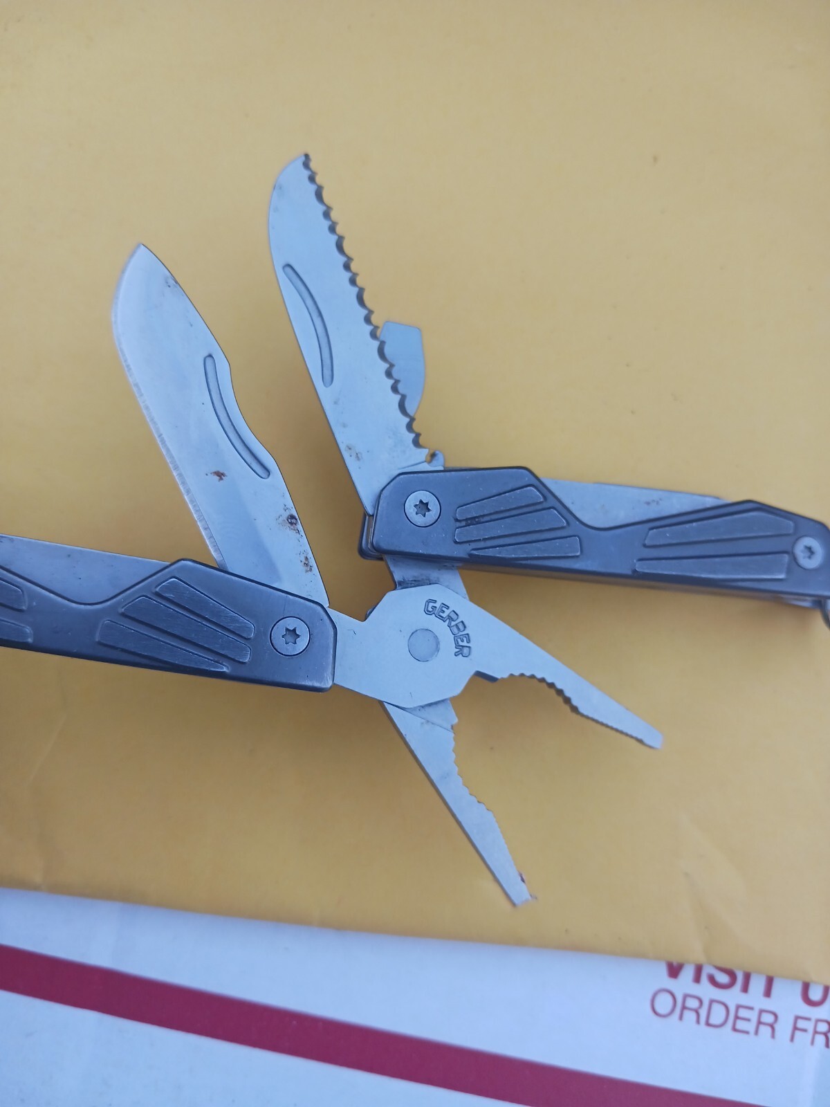 Gerber BG Multi Tool ( Mini Muti Tool )