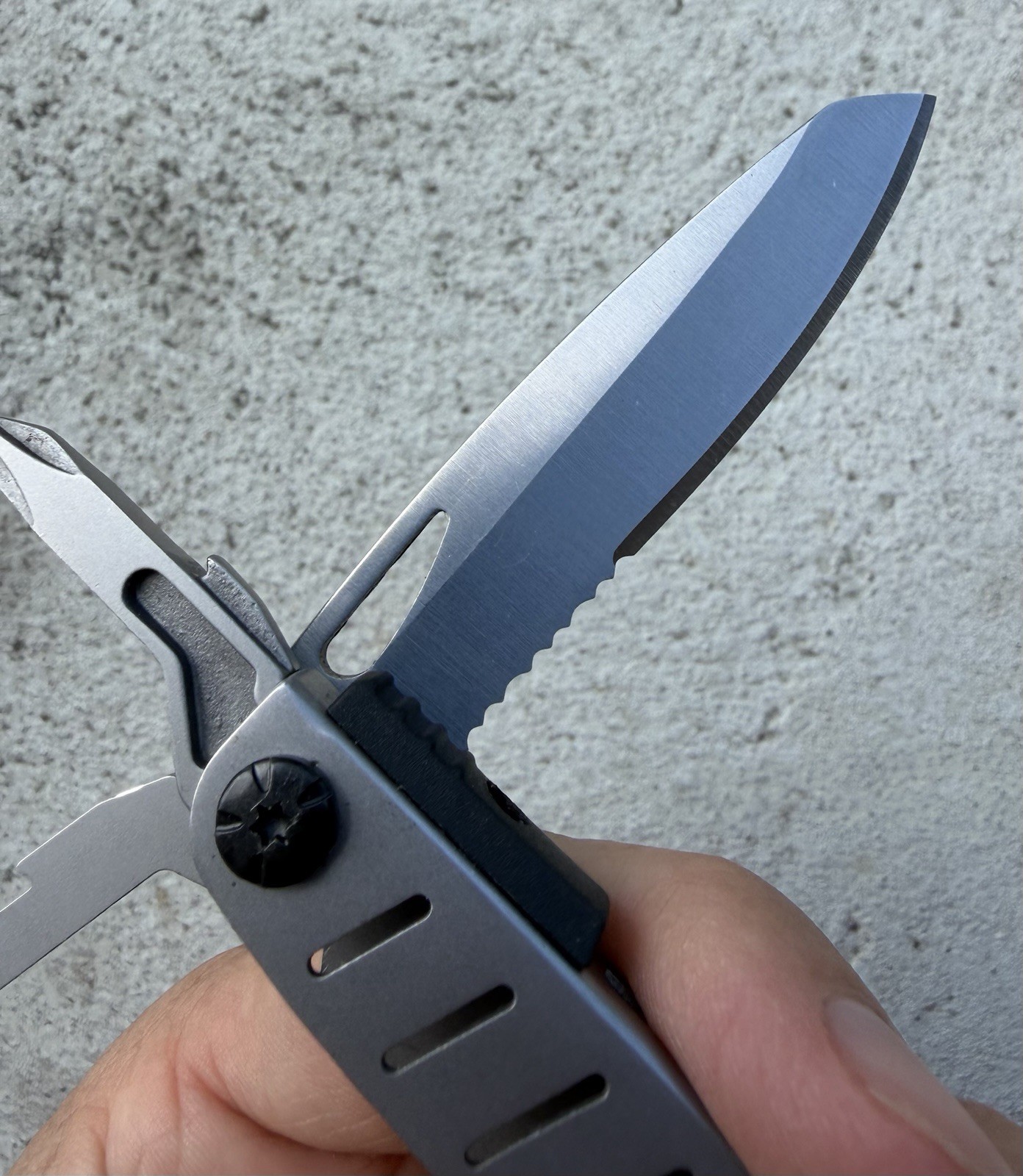 GERBER OCTANE RED/SILVER MULTI-PLIER MULTI TOOL IN SHEATH DISCONTINUED, RARE EXC
