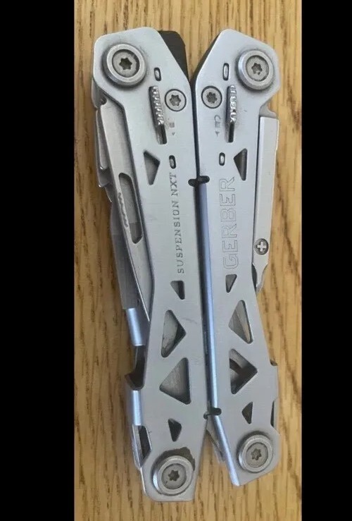 Gerber Suspension NXT 15-in-1 Multi-Tool with Pocket Clip in Excellent Condition