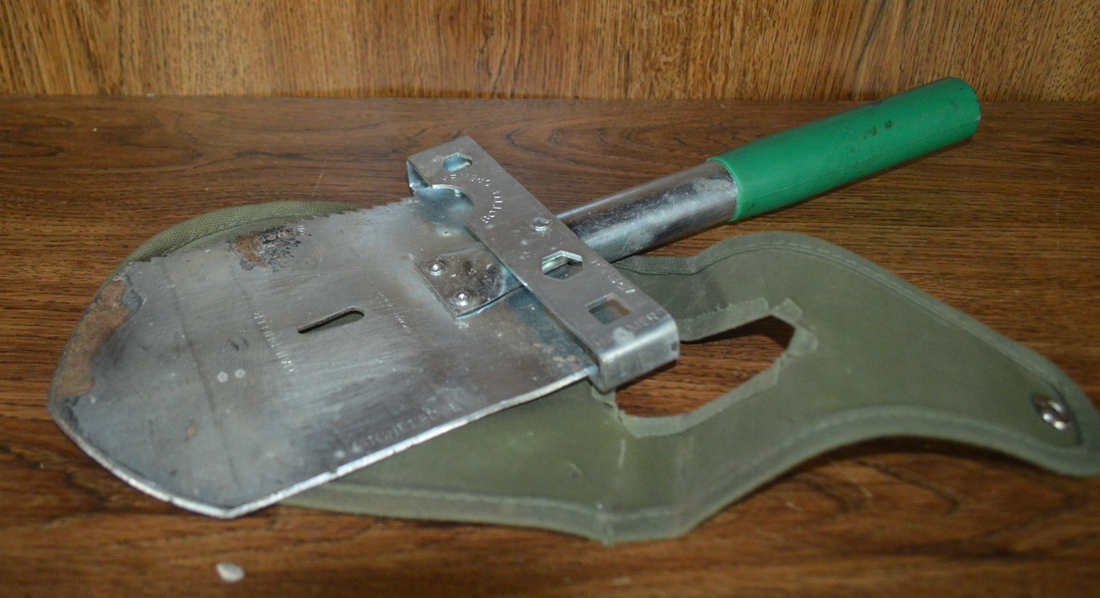 Vintage Multi-Use Camping Shovel Nail Puller Hatchet Saw Bottle Opener Hammer Wr
