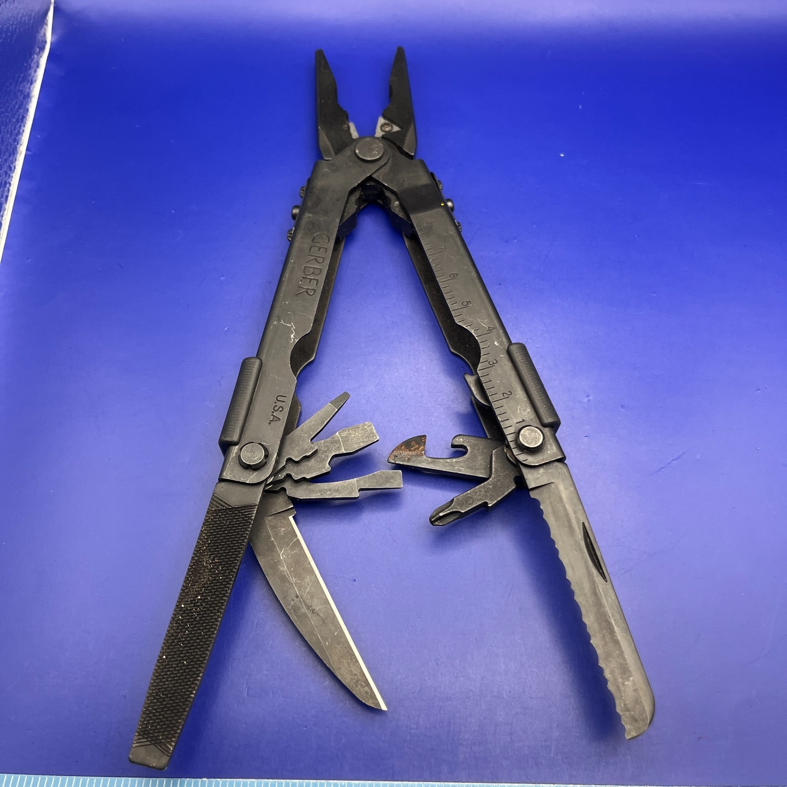 Gerber MP600 Black Oxide Multi-Tool Needle Nose Pliers Carbide Cutters