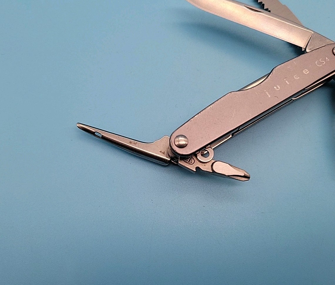 Leatherman JUICE CS4 Multi-Tool Dated 0402 – Pliers, Knife – Gray – Discontinued