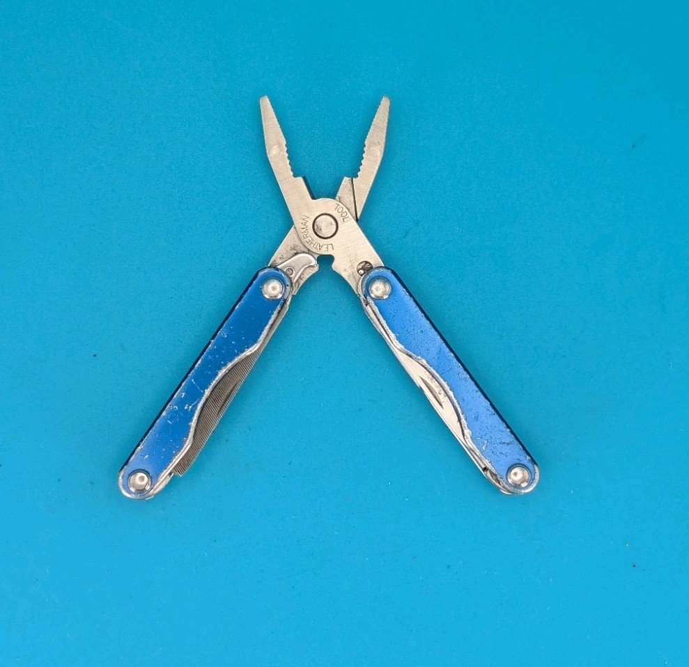 Leatherman Squirt P4 Multi-Tool, Key Ring, Retired, BLUE! USED