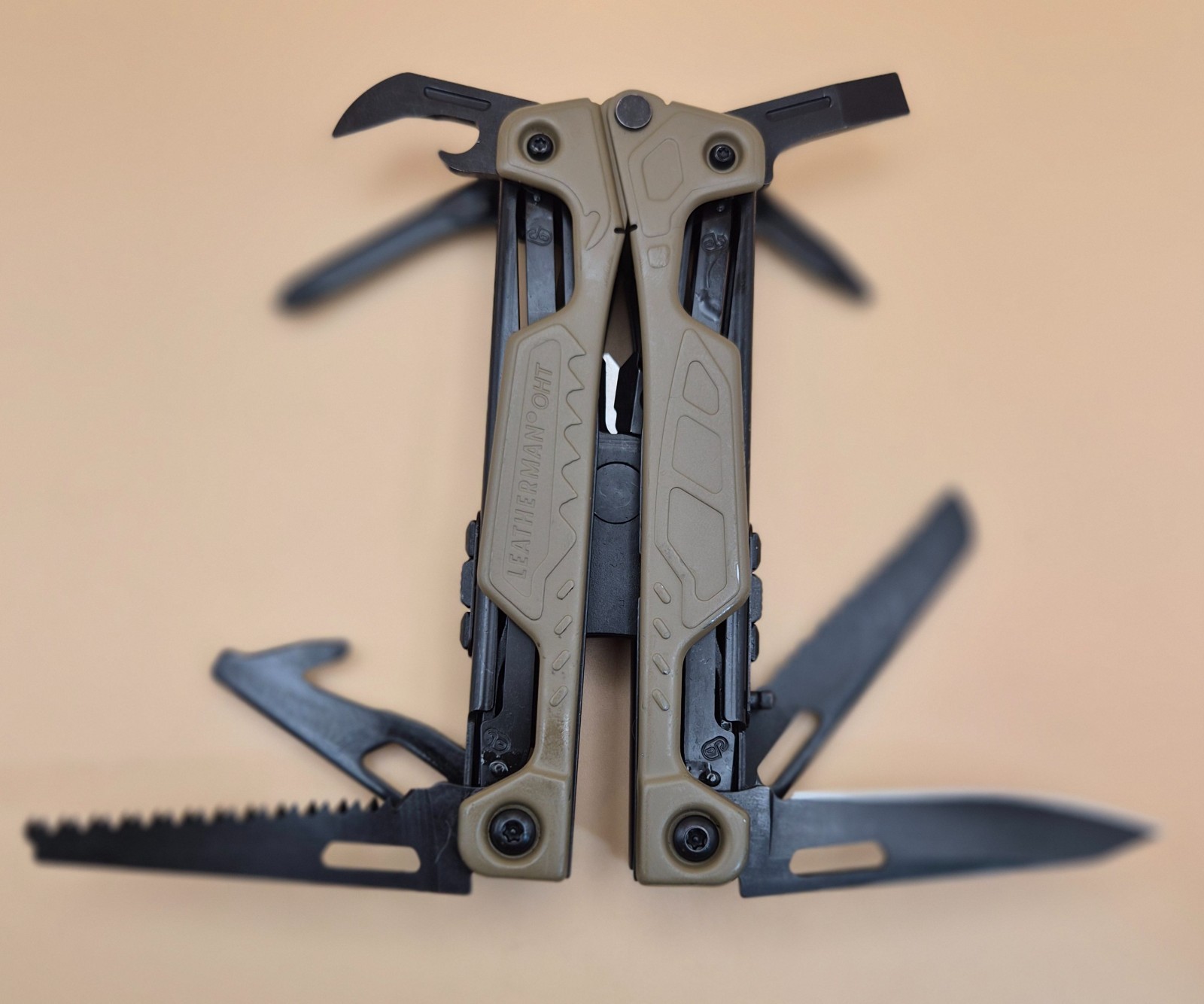 Retired Leatherman OHT Multi-tool Coyote Tan – Good Condition, New Sheath