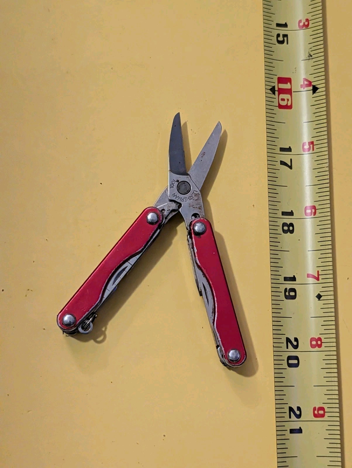 Leatherman Squirt S4 Red Multi Tool Knife (Tough Condition- Needs Work)