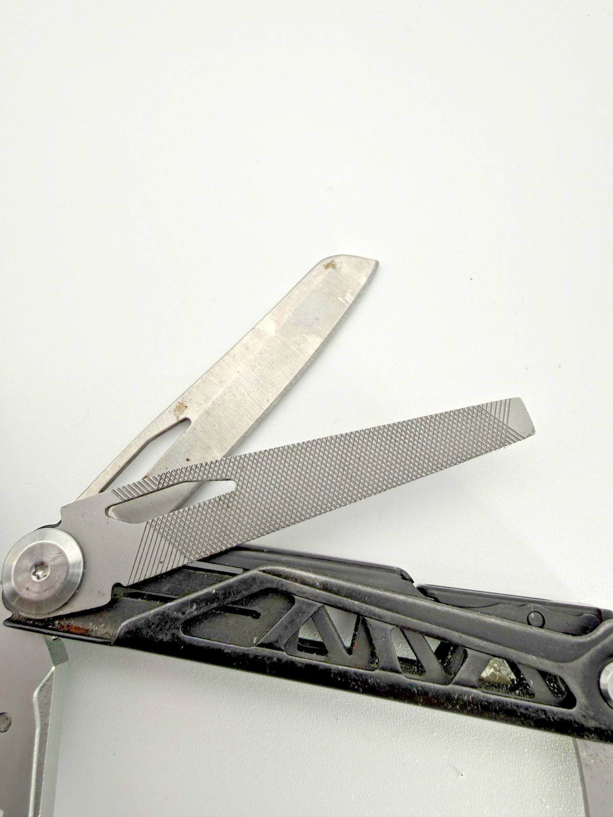 TECH Multi Tool Pliers Knife Saw File Screwdrivers Bottle Opener EDC