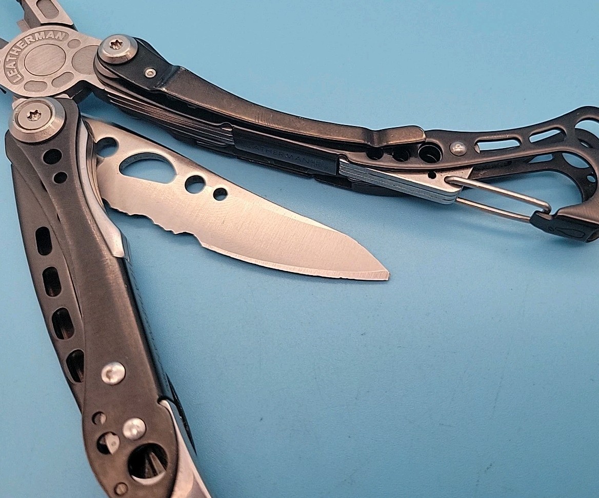 Leatherman Skeletool CX Multi-Tool – Combo Edge 154CM Blade – Driver Bits