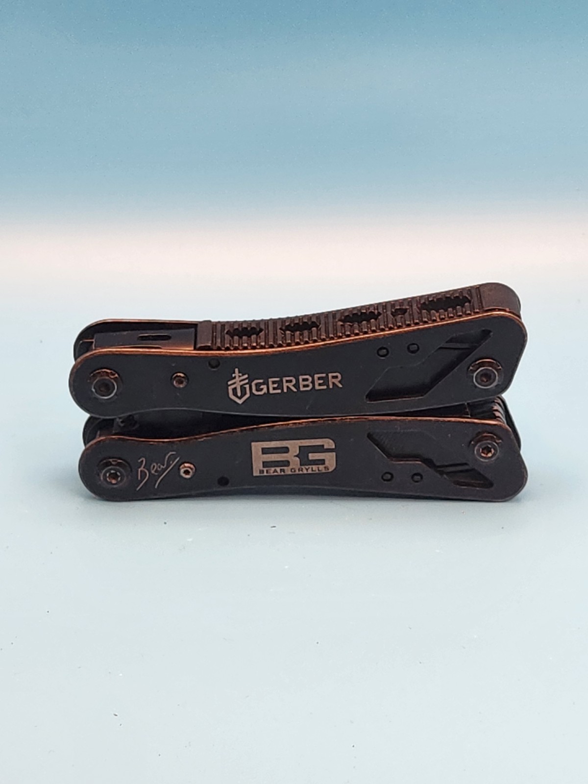 Gerber Bear Grylls Ultimate Multi-Tool Plier Knife Black Stainless 12 Tools EDC