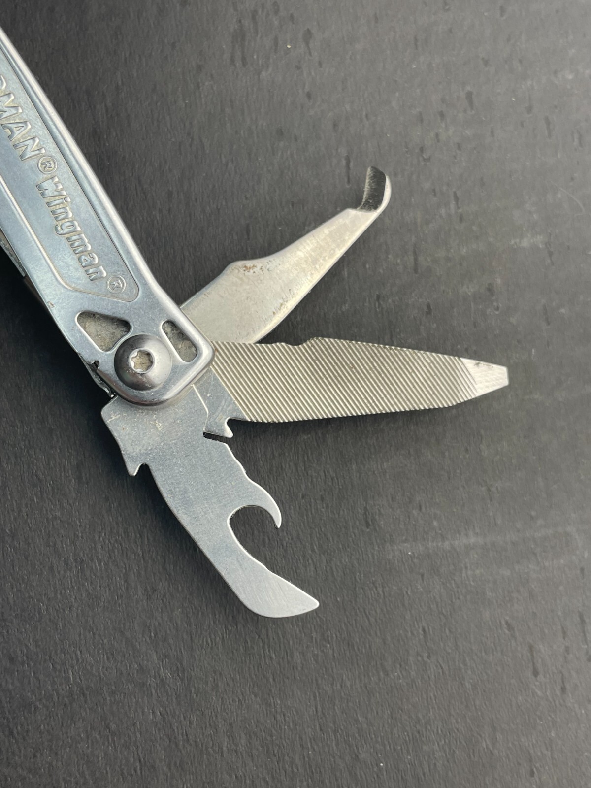 Leatherman Wingman Multitool with 14 tools Needle Nose pliers, wire cutter, etc.