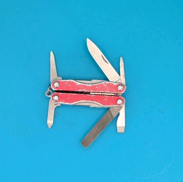 Leatherman Squirt P4 Multi-Tool, Key Ring, Retired, RED!