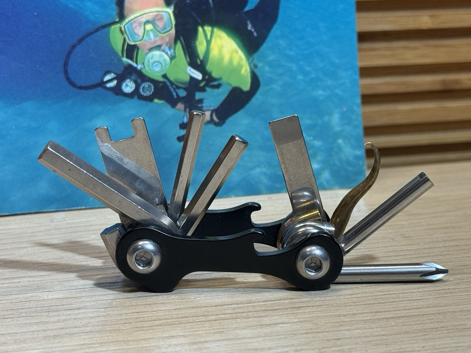 8-in-1 Scuba Diving 2.5″ Black Mini Compact Multi Dive Tool & Scuba Book Combo