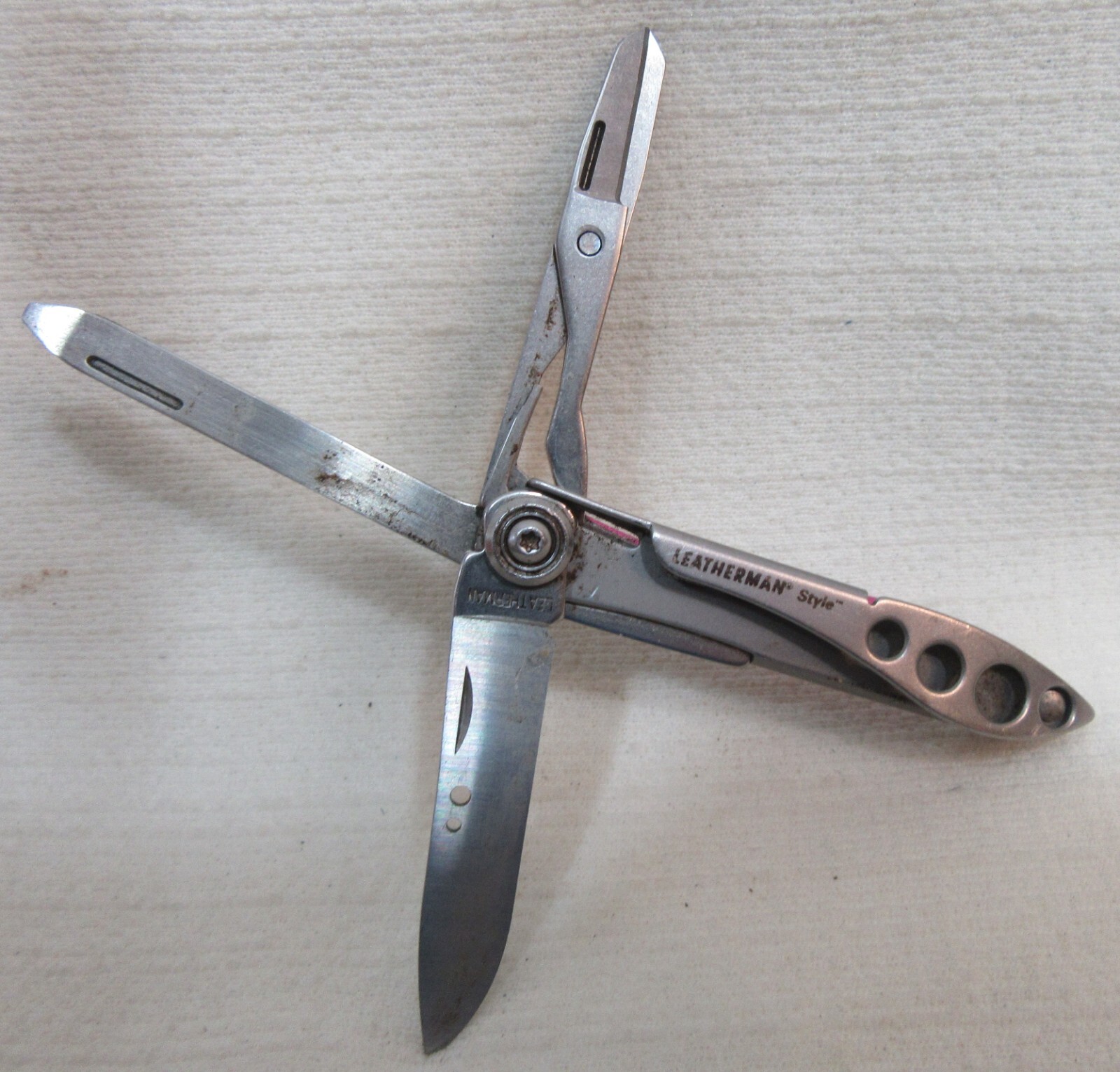 Leatherman Style Pink Multi Tool Knife Scissors
