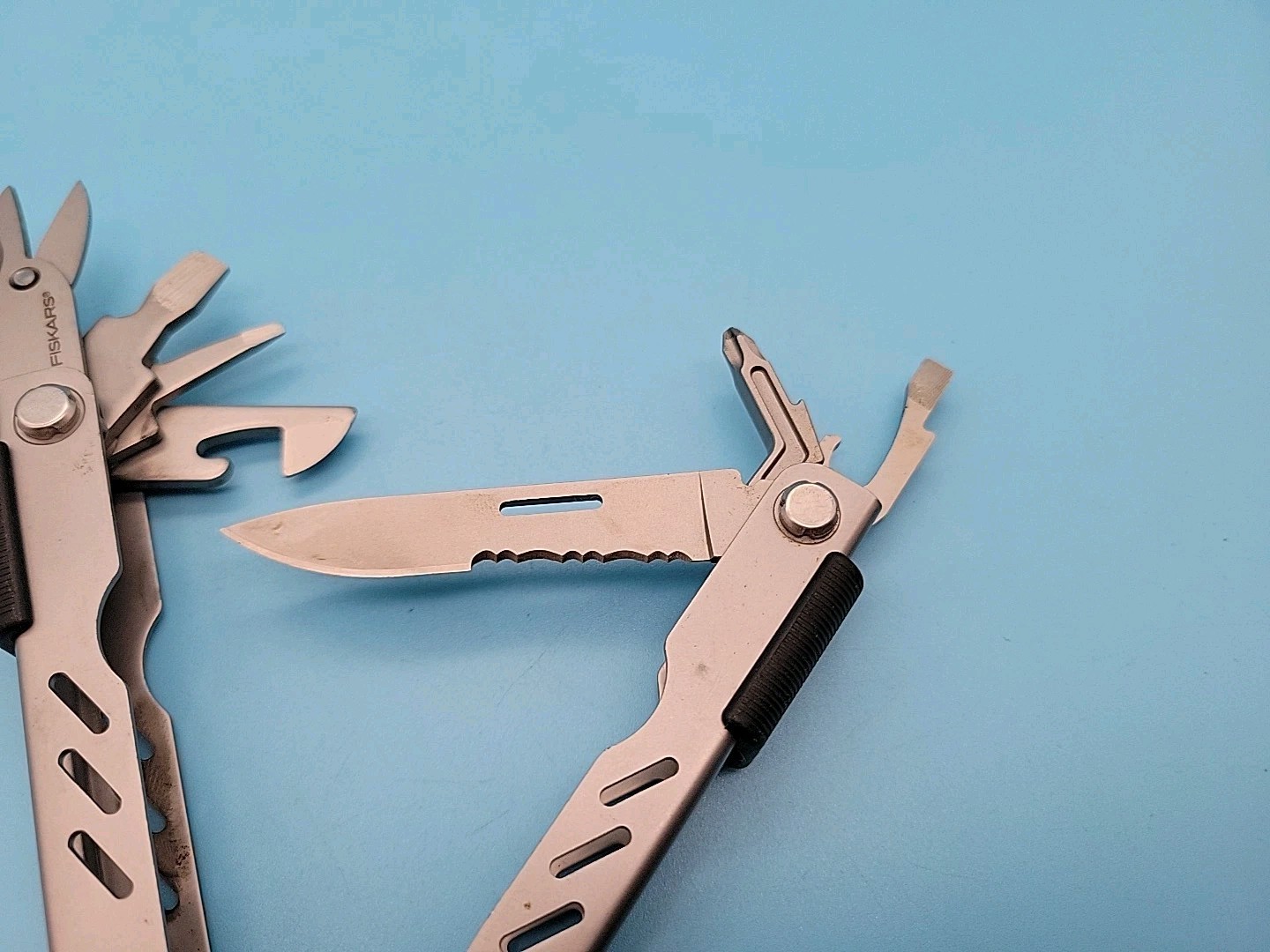 Gerber USA MP400 Compact Sport Multi-Plier Multi-Tool w/ Fiskars Scissors