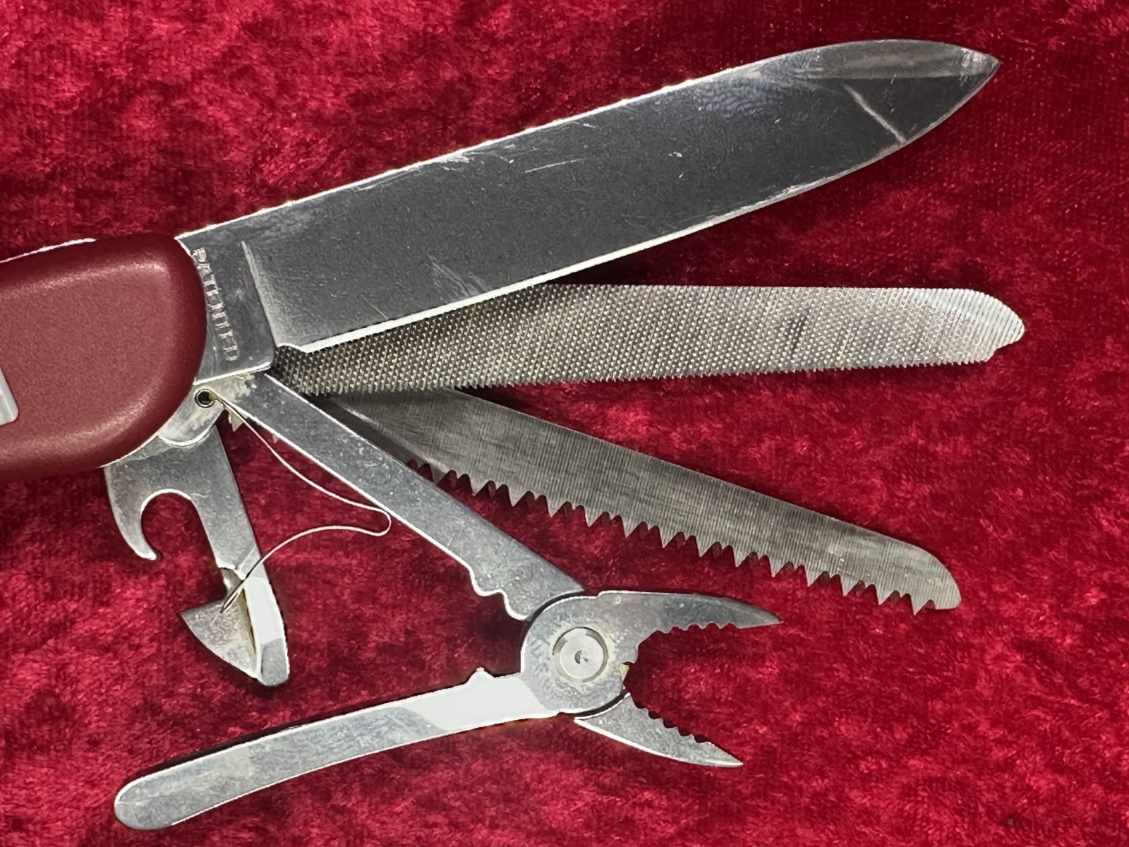 Victorinox Tradesman Red Large Swiss Army Knife 111mm 12 Tool w/Sheath (622)