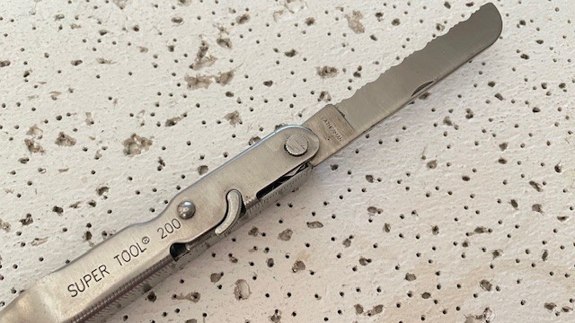 Leatherman SUPER TOOL 200 Stainless Steel Silver Multi Tool Pliers,Knife, Opener
