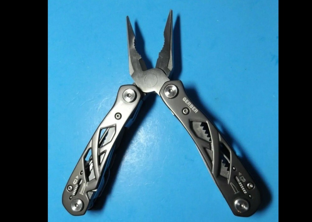 Gerber Suspension Color Black  Multi Tool New clean item With Nylon Sheath Case